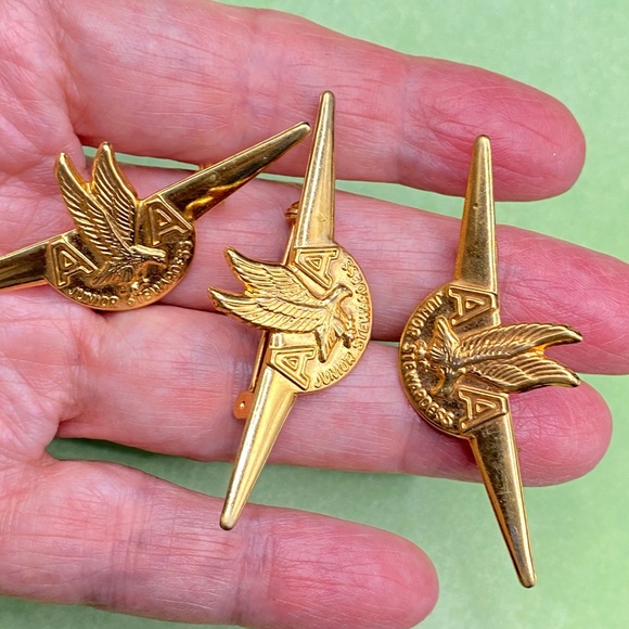 AMERICAN AIRLINES AA Junior Stewardess Gold Tone Pin Vintage 1960-1970 Lot of 3 - Picture 3 of 6